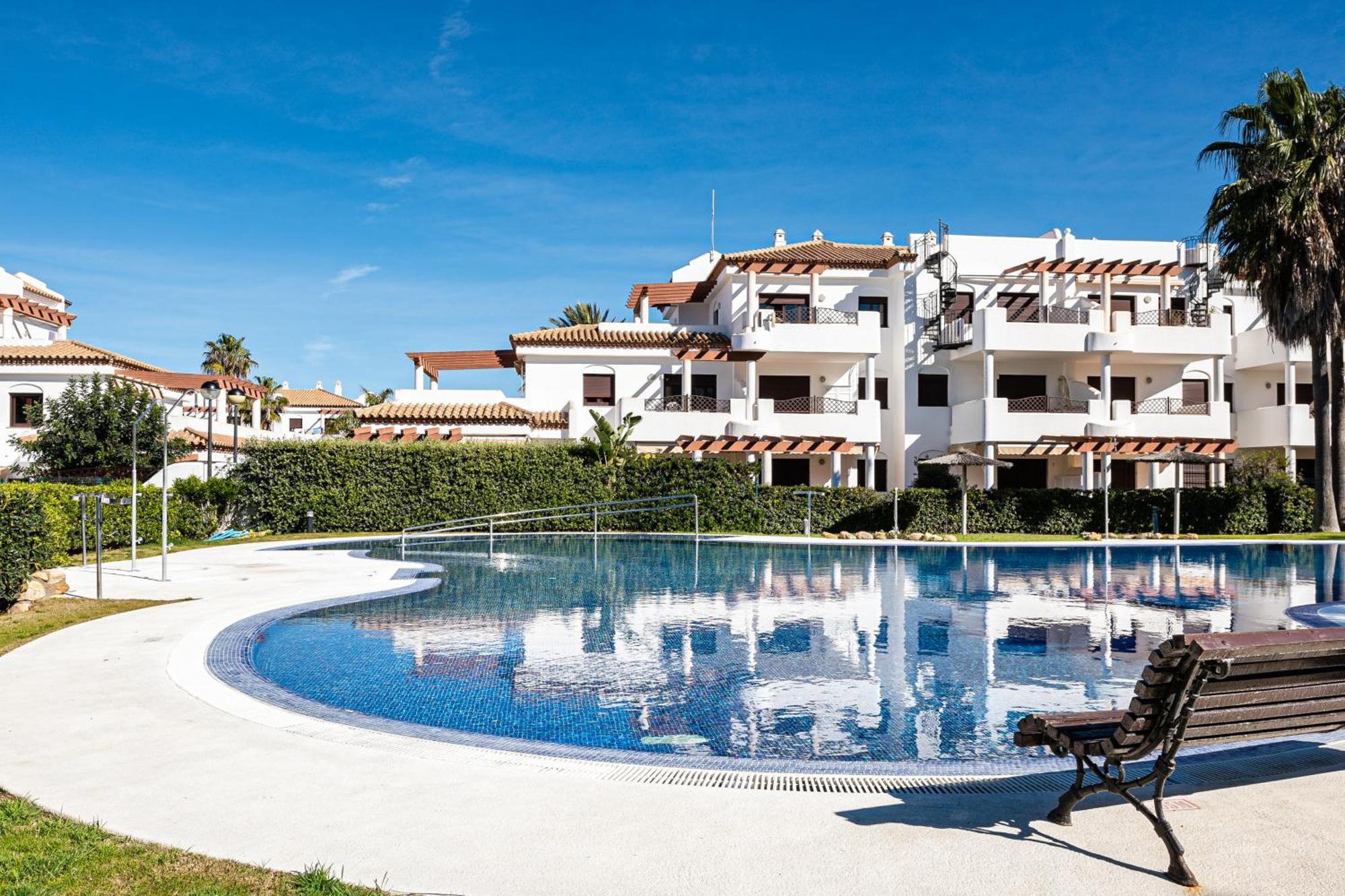 Apartamento Familiar Muy Soleado Cerca De La Playa Y Parking Incluido Chiclana de la Frontera Exterior photo