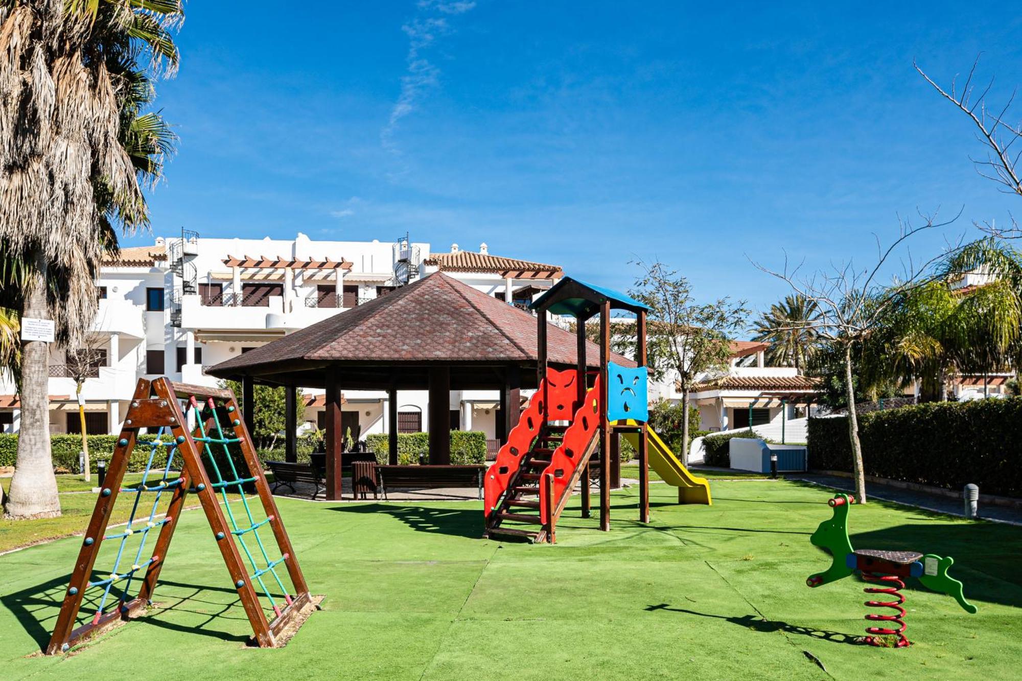 Apartamento Familiar Muy Soleado Cerca De La Playa Y Parking Incluido Chiclana de la Frontera Exterior photo